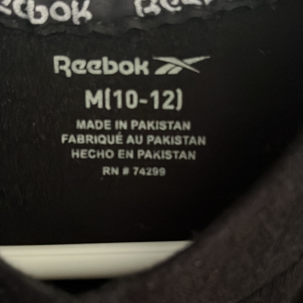 1 hoodie and 1 short sleeve shirt both Reebok - Picture 6 of 6